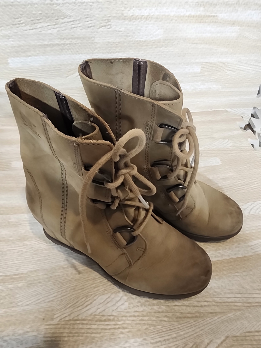 SOREL Joan of Arctic Wedge II Lace-Up Boots 7